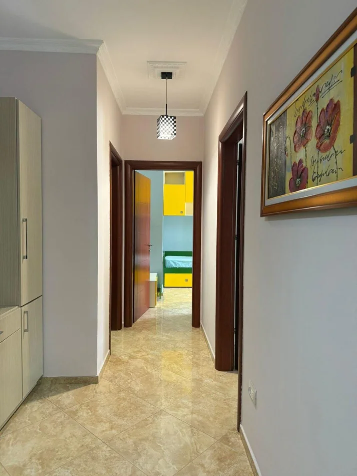Tirane, jepet me qera apartament 2+1 Kati 5, 100 m² 600 € (Ali Demi)