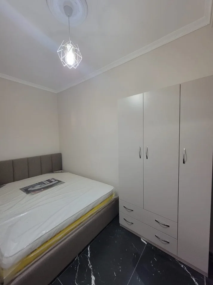 Tirane, jepet me qera apartament 1+1 Kati 2, 40 m² 330 € (Rruga Bedri Karapici Selit)
