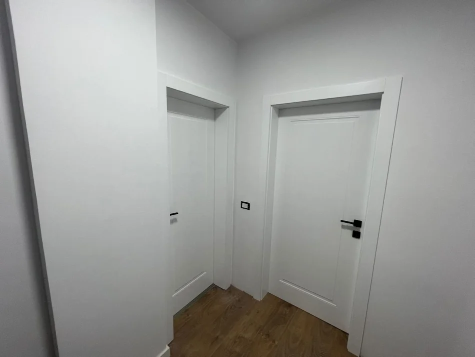 Tirane, jepet me qera apartament 1+1 Kati 3, 67 m² 1.000 € (Stadiumi Kombetar)