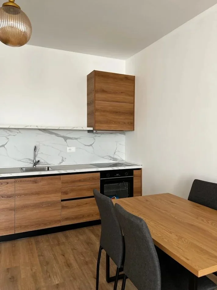 Tirane, jepet me qera apartament 1+1 Kati 11, 75 m² 550 € (Rruga e Dibrës)