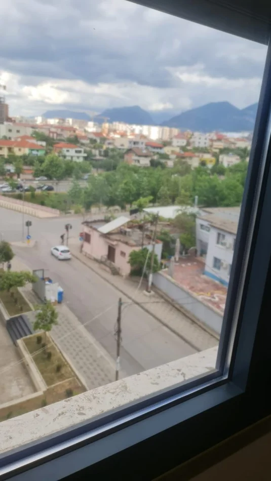Tirane, jepet me qera apartament 2+1 Kati 4, 102 m² 550 € (Ali Demi)