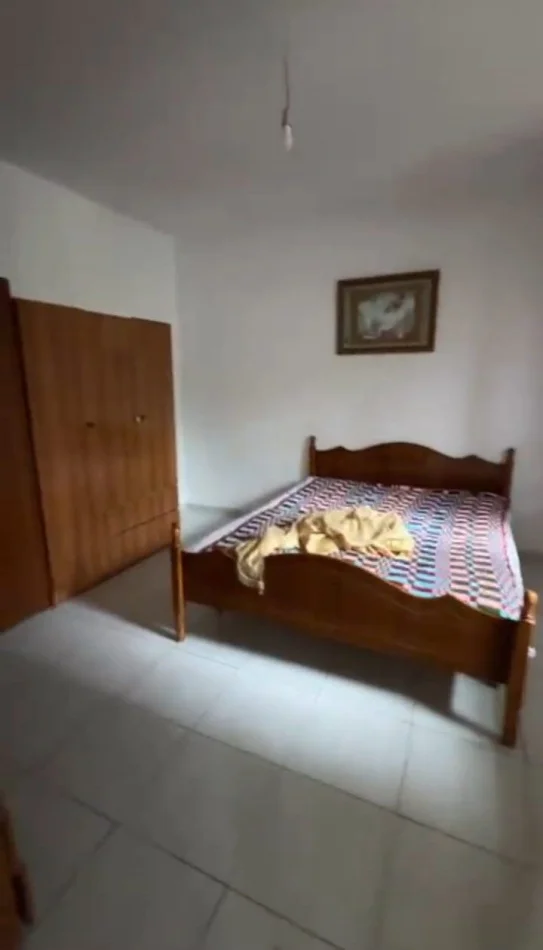 Tirane, jepet me qera apartament 1+1 Kati 1, 50 m² 300 € (Rruga 5 Maji)
