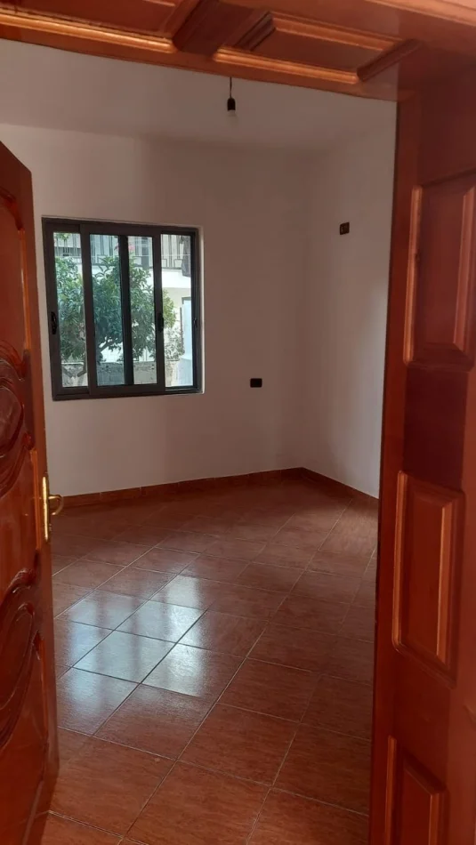 Tirane, jepet me qera apartament 2+1 Kati 1, 90 m² 450 € (Allias)