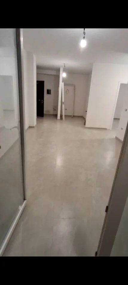 Tirane, jepet me qera apartament 2+1 Kati 1, 94 m² 800 € (Lapraka)