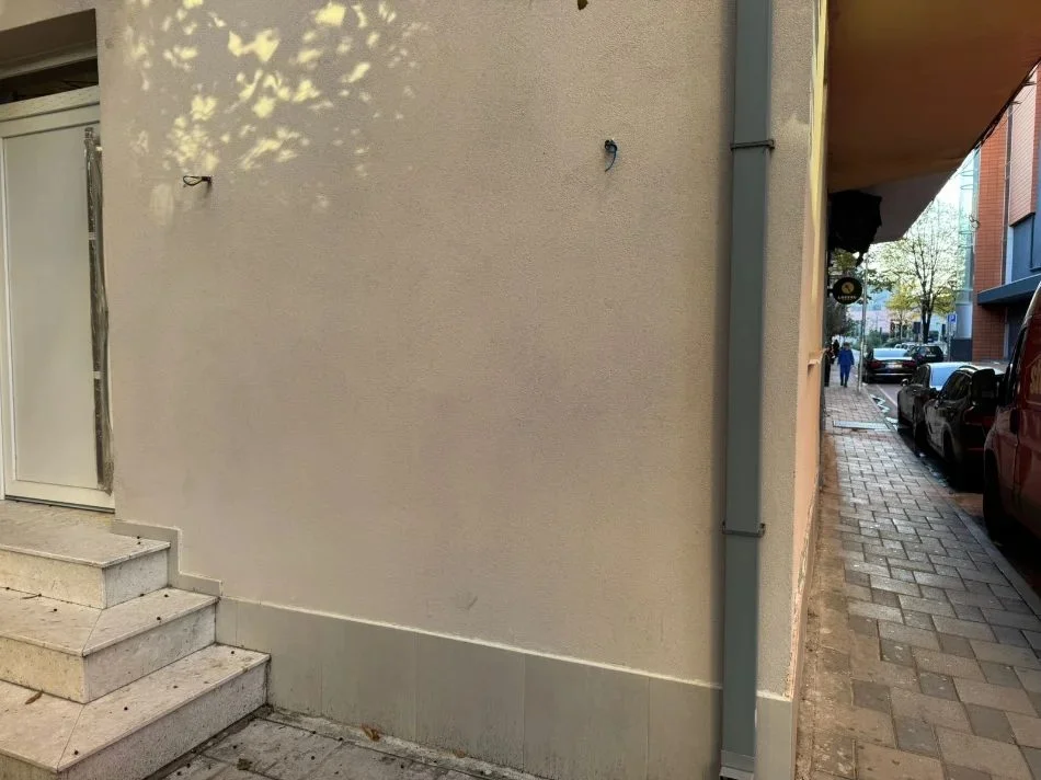 Tirane, jepet me qera ambjent biznesi 73 m² 1500 € (Bulevardi Bajram Curri)
