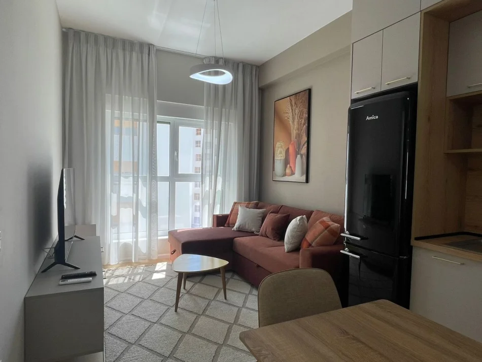 Tirane, jepet me qera apartament 1+1 Kati 8, 47 m² 450 € (Ali Demi)