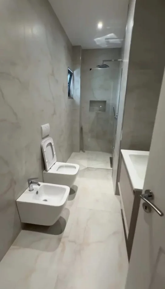Tirane, jepet me qera apartament 2+1 Kati 4, 365 m² 5.000 € (Mjull-Bathore)