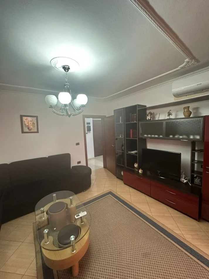 Tirane, jepet me qera apartament 2+1 Kati 3, 75 m² 450 € (Pediatria)