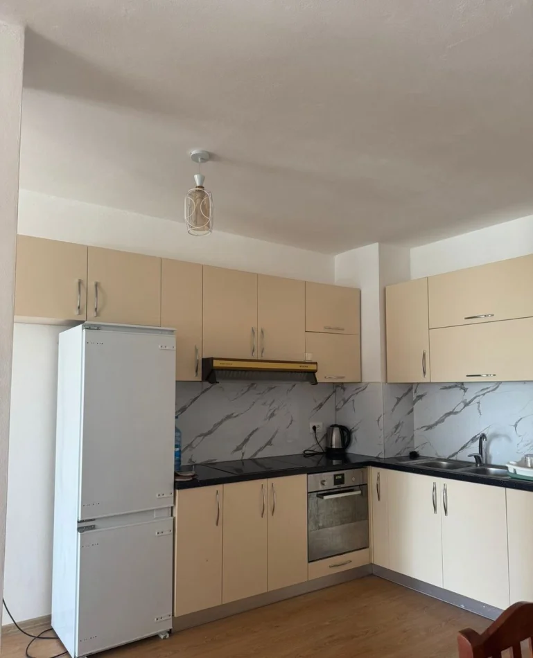 Tirane, jepet me qera apartament 3+1 Kati 1, 133 m² 500 € (Rruga 5 Maji)