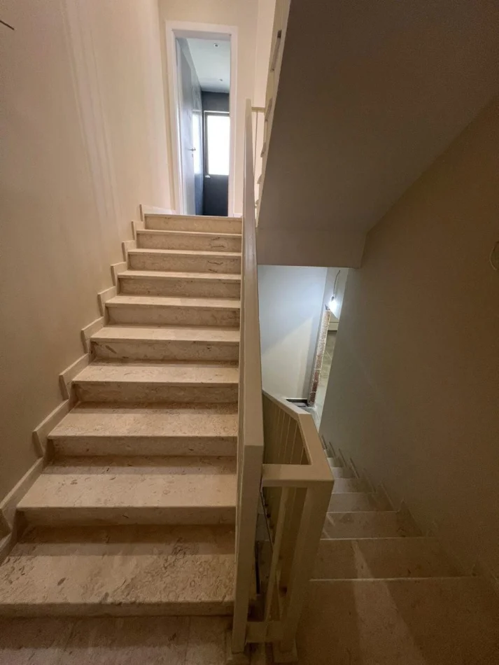 Tirane, jepet me qera apartament 2+1 Kati 1, 440 m² 2200 € (Green Valley)