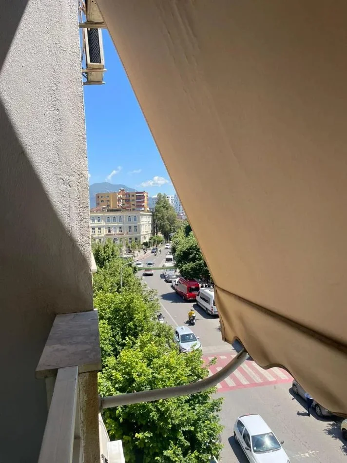 Tirane, jepet me qera apartament 1+1 Kati 4, 65 m² 650 € (Rruga e Dibrës)