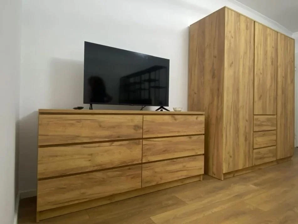Tirane, jepet me qera apartament 1+1 Kati 5, 40 m² 500 € (Rruga Myslym Shyri)