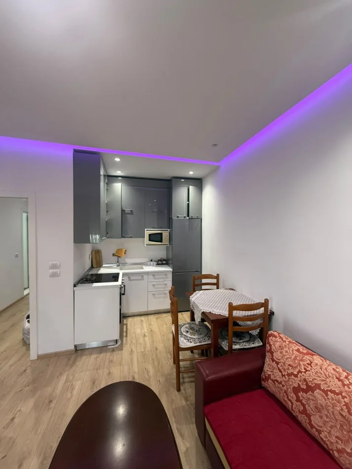 Tirane, jepet me qera apartament 1+1 Kati 3, 65 m² 480 € (Rruga Don Bosko)
