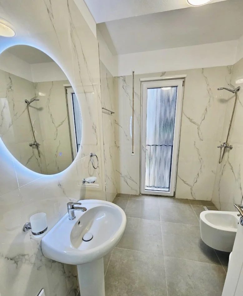 Tirane, jepet me qera apartament 2+1 Kati 5, 100 m² 600 € (Astir)