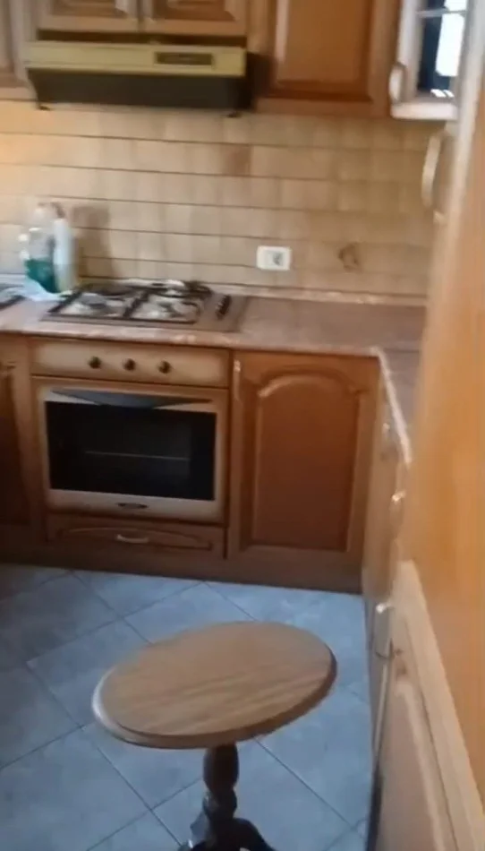 Tirane, jepet me qera apartament 2+1 Kati 6, 100 m² 400 € (Laprakë)