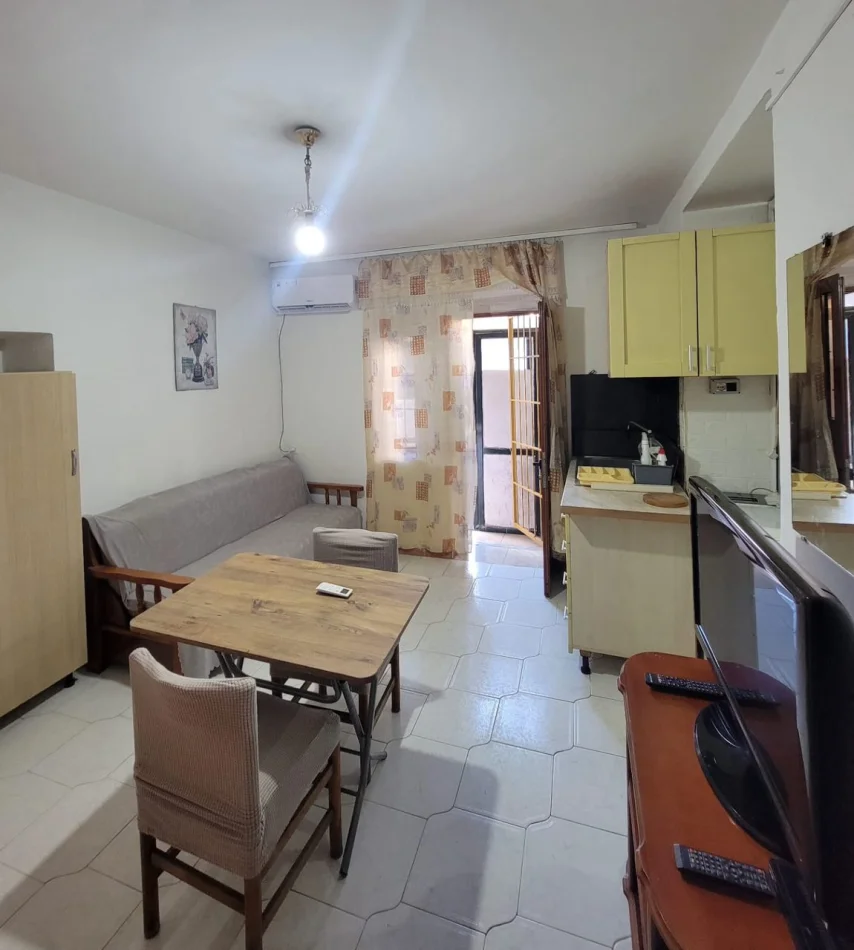 Tirane, jepet me qera apartament 1+1 Kati 1, 30 m² 280 € (Shkolla 9-vjeçare \”Xhezmi Delli\”)