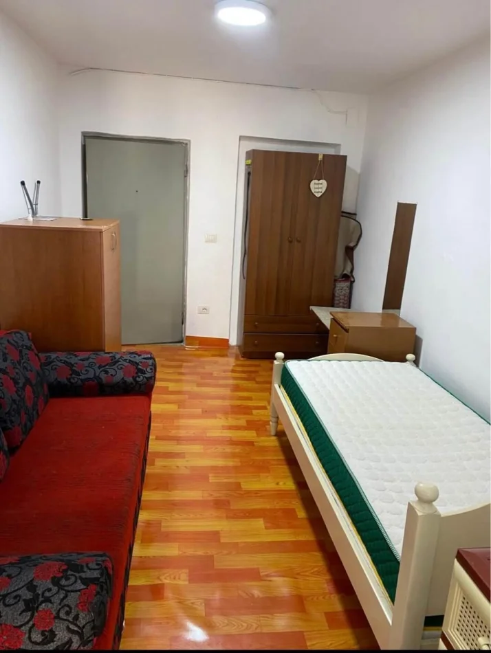 Tirane, jepet me qera apartament 1+1 Kati 3, 50 m² 320 € (Avni Rustemi Square)