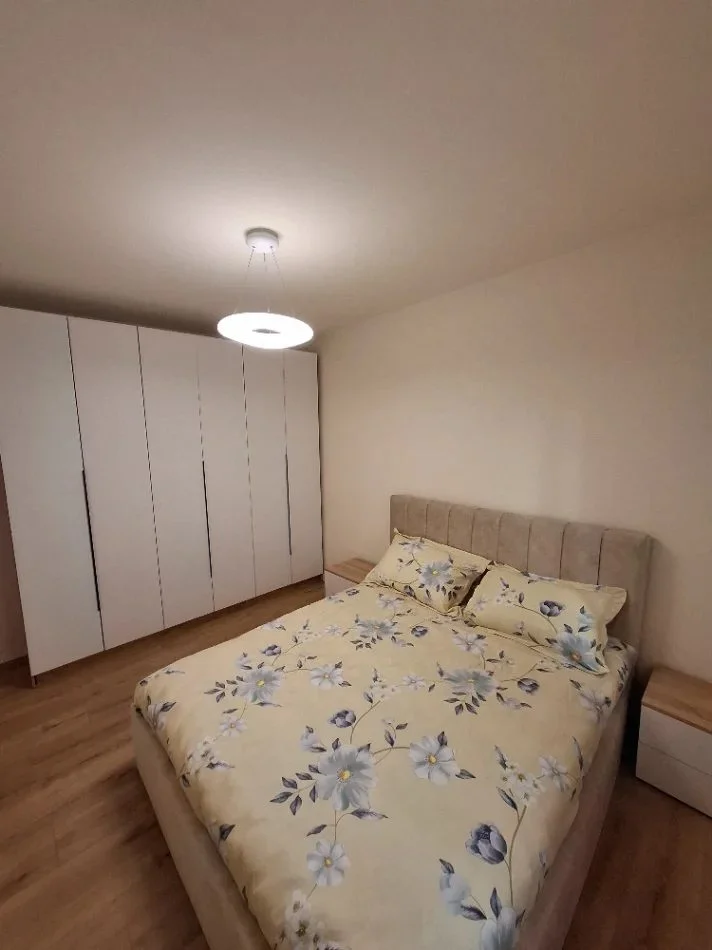 Tirane, jepet me qera apartament 2+1 Kati 4, 60 m² 600 € (Rruga e Barrikadave)