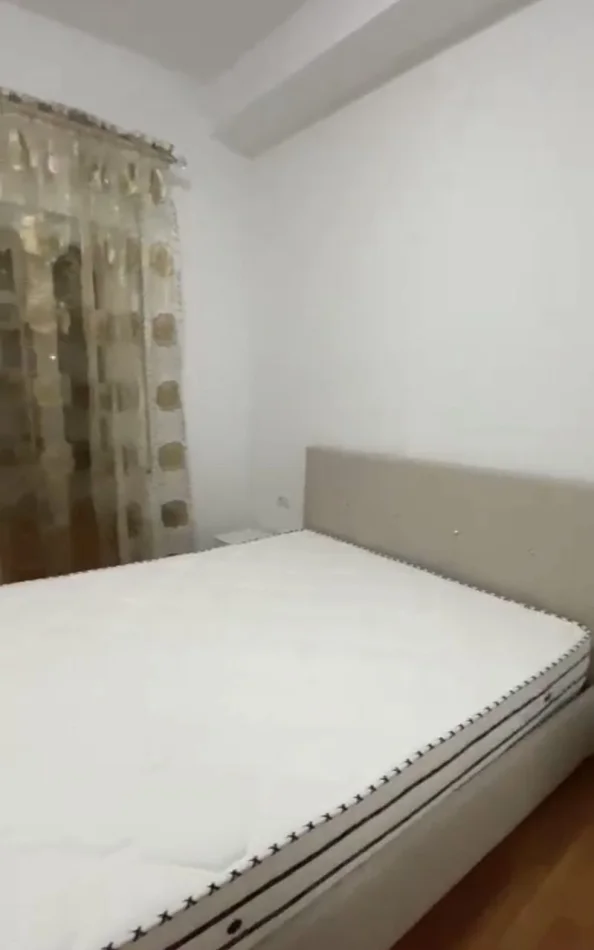 Tirane, jepet me qera apartament 1+1 Kati 1, 90 m² 550 € (Botanical Garden of Tirana)
