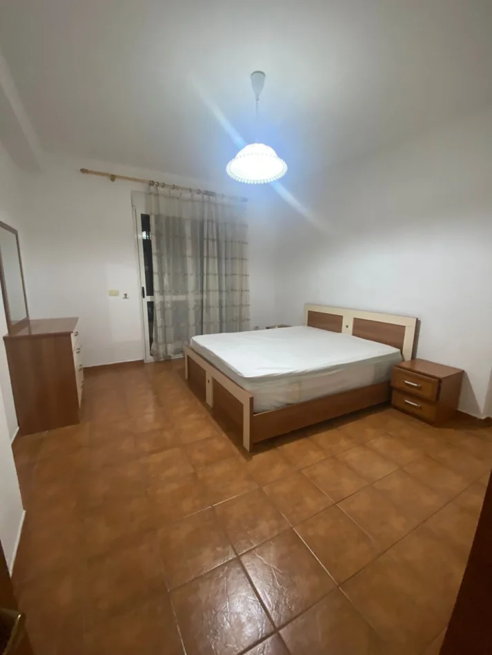 Tirane, jepet me qera apartament 1+1 Kati 3, 68 m² 550 € (Rruga Rifat Bodinaku)