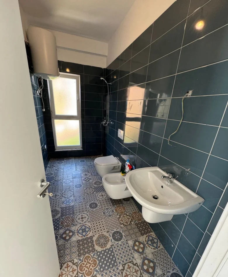 Tirane, jepet me qera apartament 1+1 Kati 1, 70 m² 500 € (Rruga Dritan Hoxha)