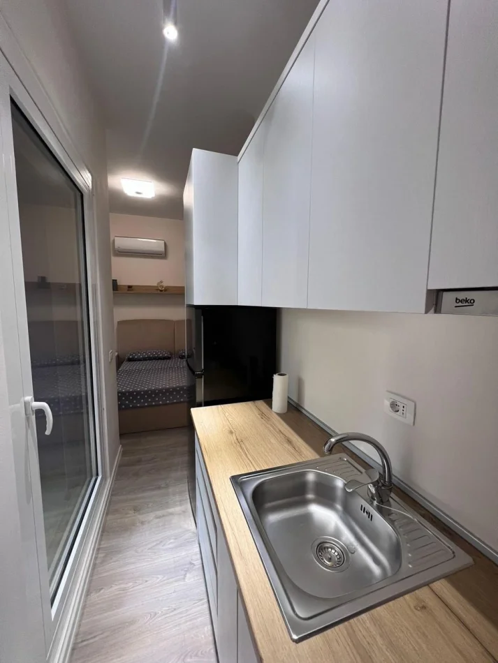 Tirane, jepet me qera apartament 1+1 Kati 1, 33 m² 400 € (Ali Demi)