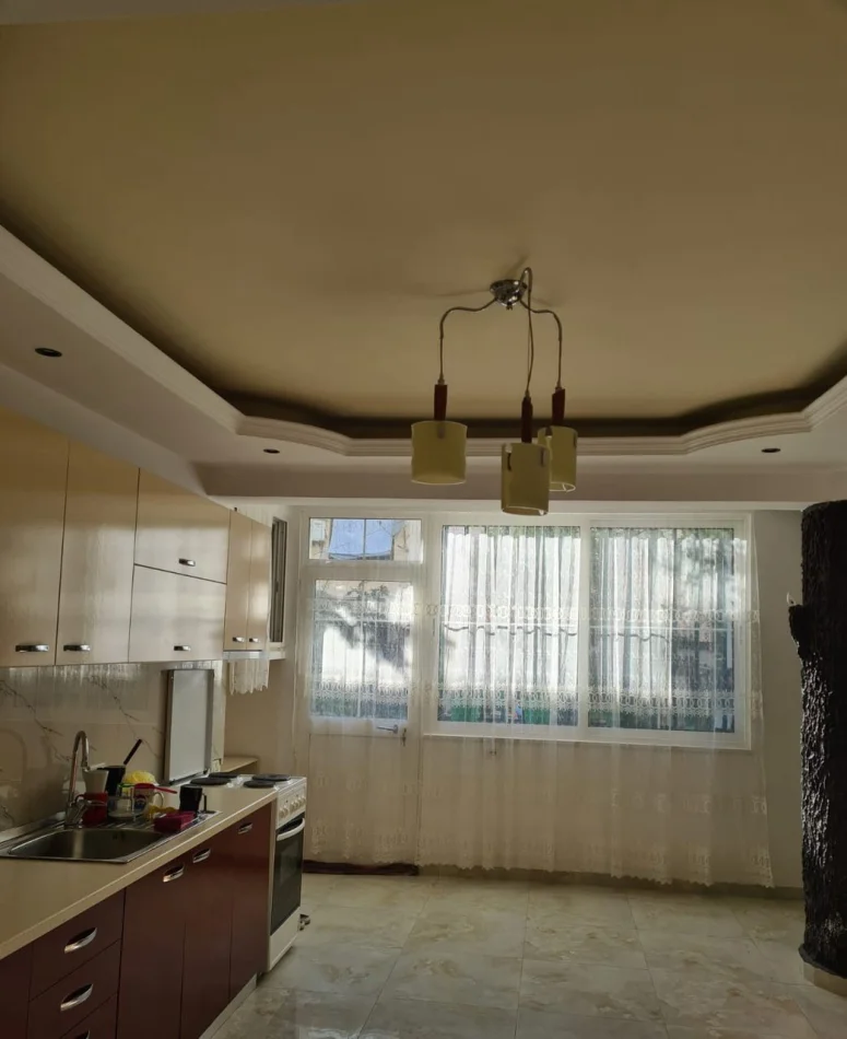 Tirane, jepet me qera apartament 2+1 Kati 1, 90 m² 500 € (Embassy of the United States)
