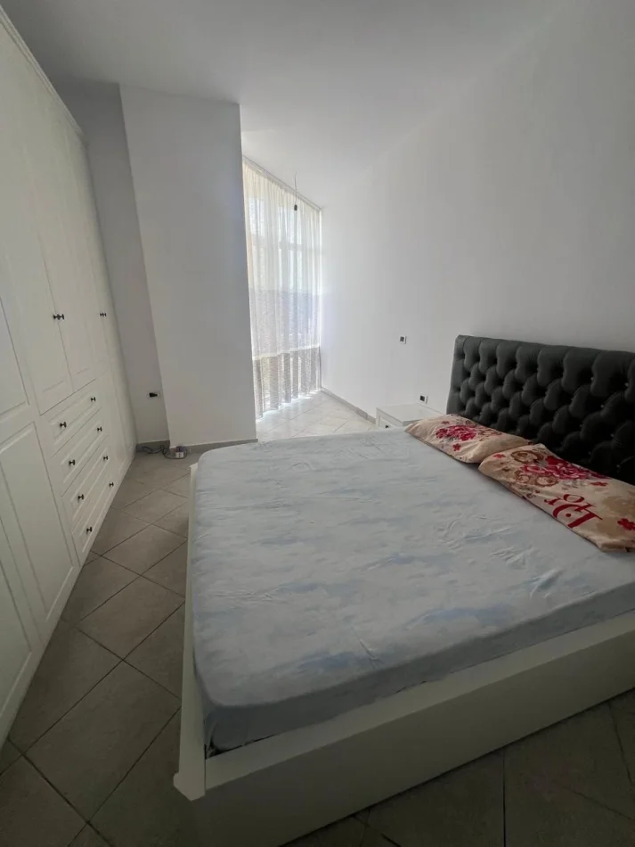 Tirane, jepet me qera apartament 2+1 Kati 2, 93 m² 400 € (Kombinat)