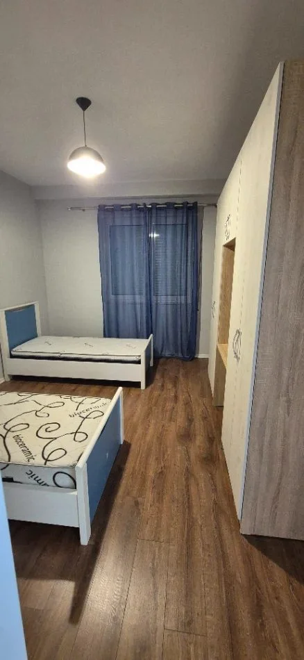Tirane, jepet me qera apartament 2+1 Kati 3, 110 m² 550 € (Kamez)