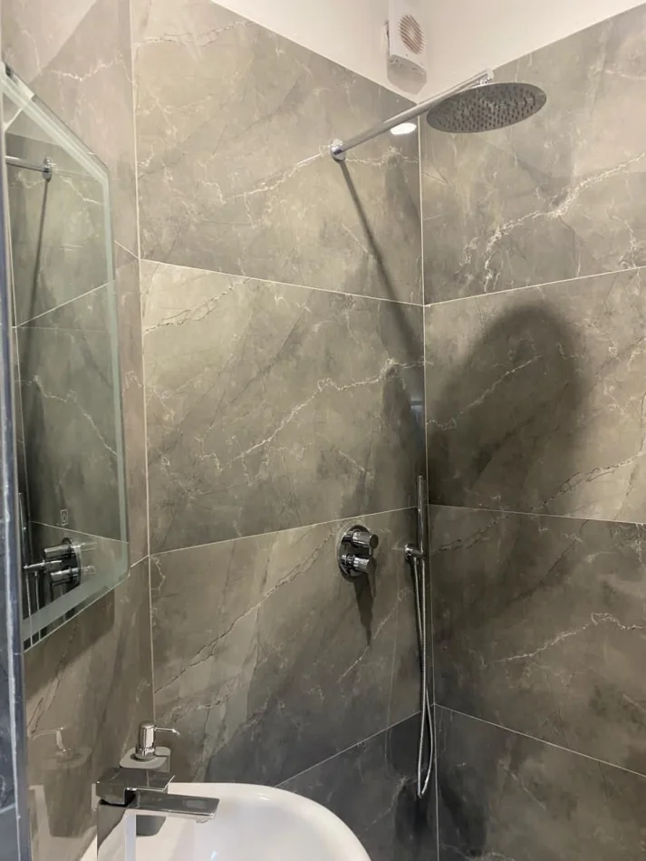 Tirane, jepet me qera apartament 1+1 Kati 0, 35 m² 450 € (Rruga e Kavajës)