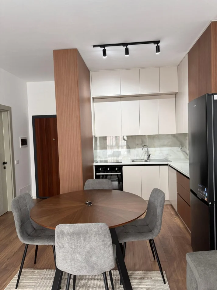 Tirane, jepet me qera apartament 1+1 Kati 3, 65 m² 500 € (Paskuqan)