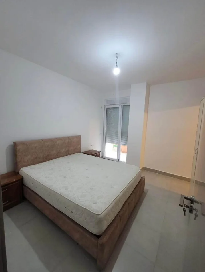 Tirane, jepet me qera apartament 2+1 Kati 3, 110 m² 450 € (Rruga 5 Maji)