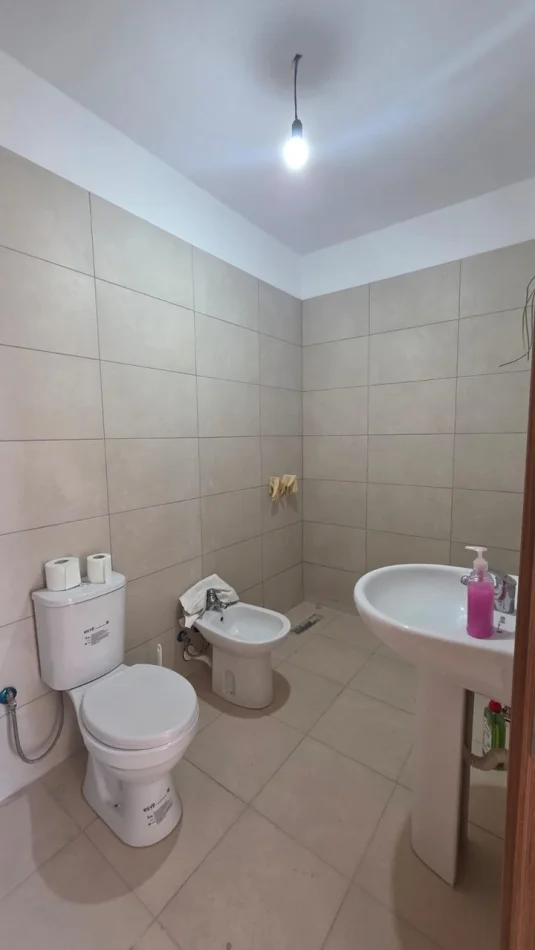 Tirane, jepet me qera apartament 2+1 Kati 2, 100 m² 500 € (Zgara 5 Maj)