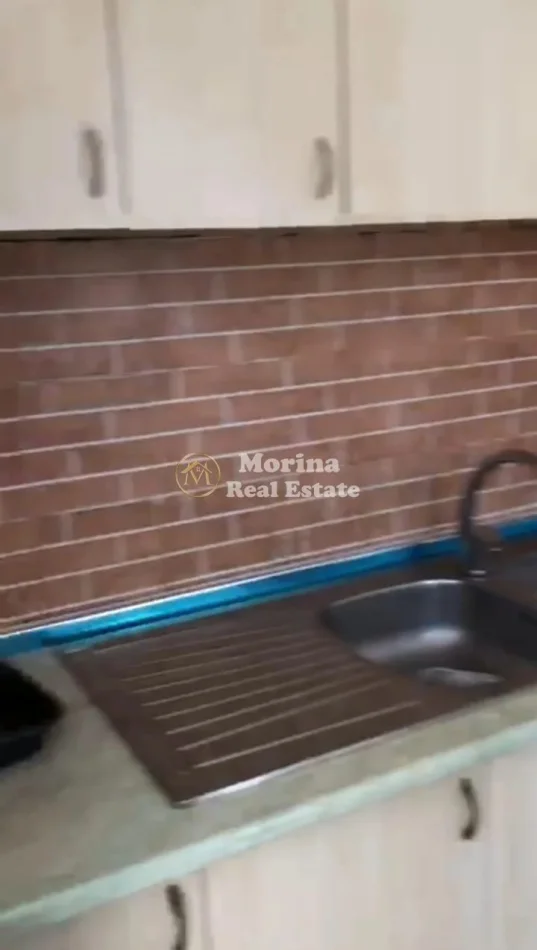 Tirane, jepet me qera apartament 1+1 Kati 1, 30 m² 250 € (Ali Demi)
