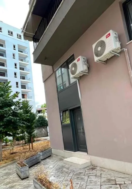 Tirane, jepet me qera apartament 1+1 Kati 1, 60 m² 450 € (Spitali Qsut)