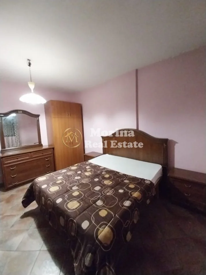 Tirane, jepet me qera apartament 1+1 Kati 2, 65 m² (Komuna Parisit)