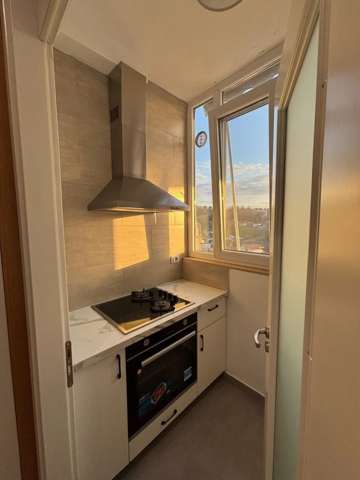 Tirane, jepet me qera apartament 1+1 Kati 9, 53 m² 440 € (Vilat Gjermane)