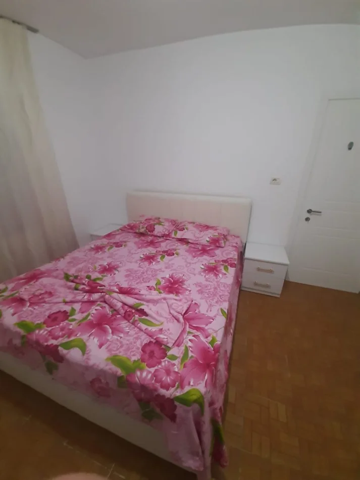 Tirane, jepet me qera apartament 2+1 Kati 1, 116 m² 500 € (Porcelani)