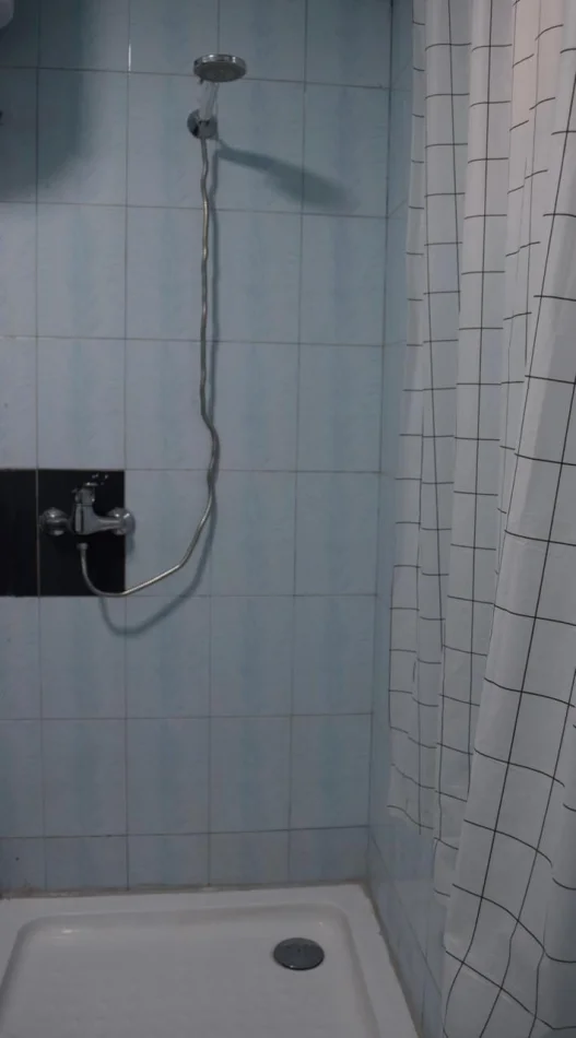 Tirane, jepet me qera apartament 1+1 Kati 1, 50 m² 500 € (Pazari i Ri)