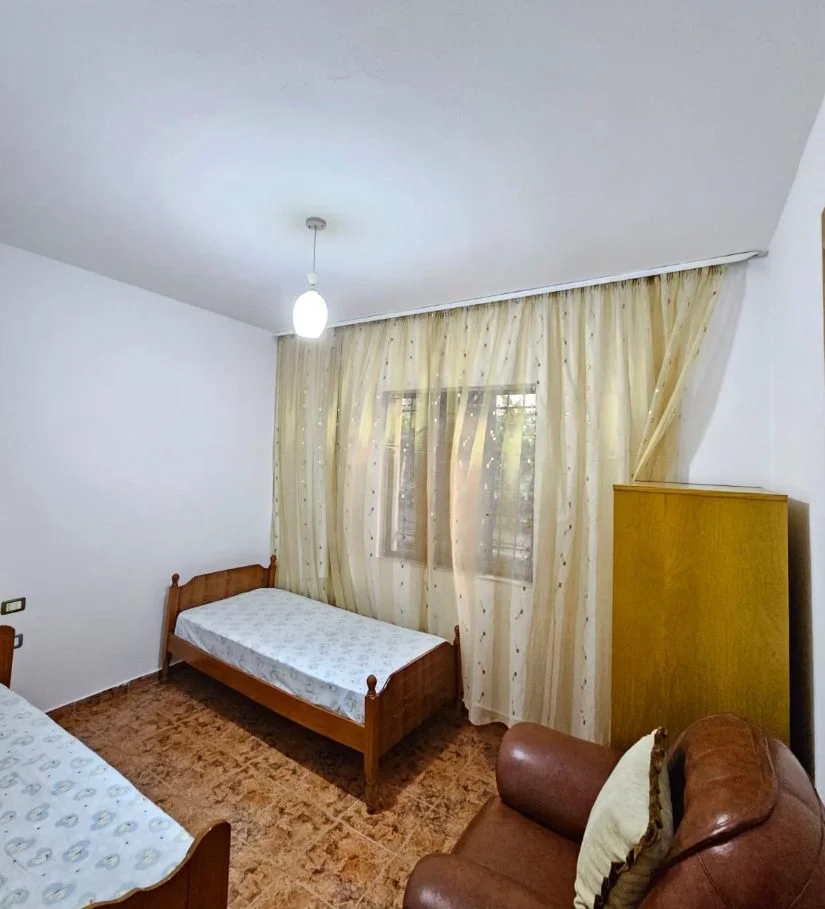 Tirane, jepet me qera apartament 2+1 Kati 1, 96 m² 450 € (Astir Vila L)