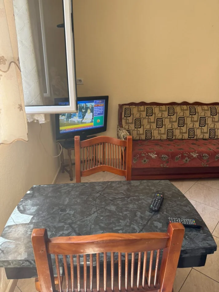Tirane, jepet me qera ambjent biznesi Kati 1, 59 m² 400 € (Laprakë)