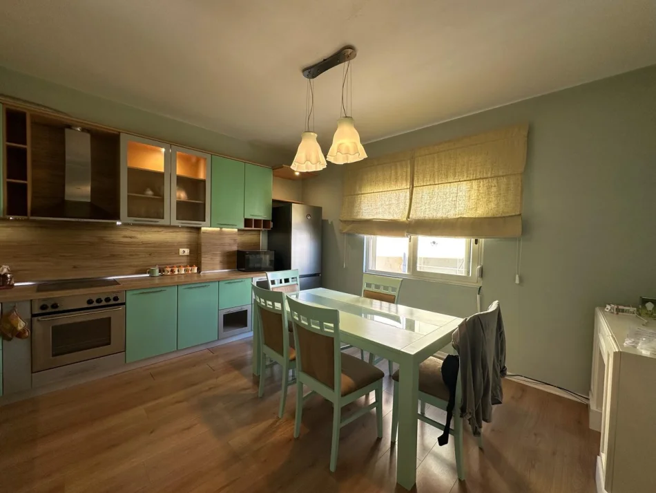 Tirane, jepet me qera apartament 2+1 Kati 4, 89 m² 700 € (Komuna e Parisit)