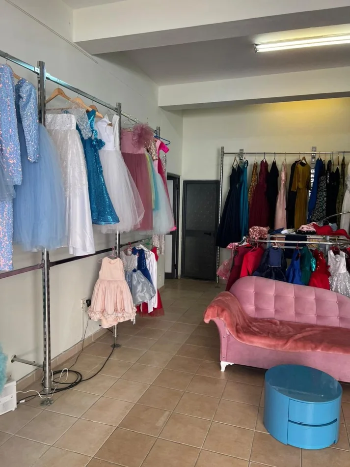 Tirane, jepet me qera ambjent biznesi Kati 1, 45 m² 530 € (Komuna e Parisit)