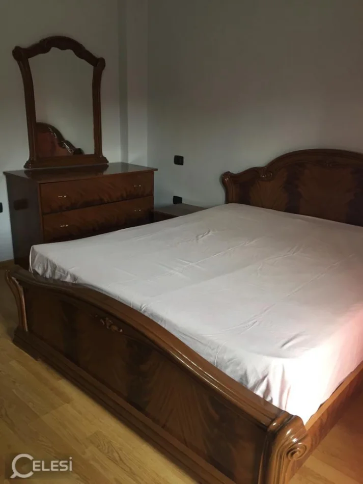 Tirane, jepet me qera apartament 3+1 Kati 4, 120 m² 600 € (Rruga Maksim Artioli , qyteti Studenti)