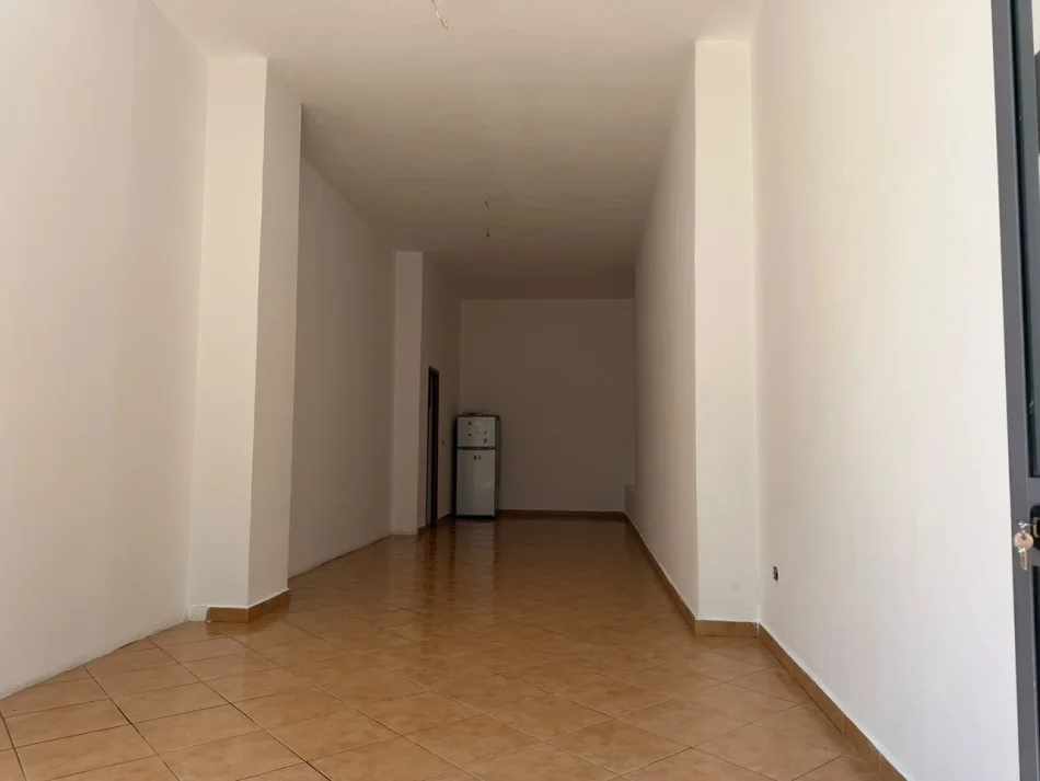 Tirane, jepet me qera ambjent biznesi Kati 1, 68 m² 1100 € (Shkolla e Bashkuar)