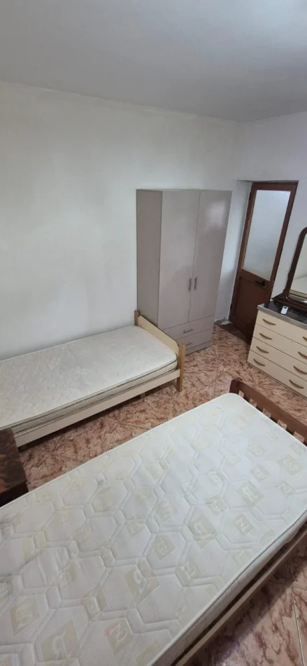 Tirane, jepet me qera apartament 1+1 Kati 1, 70 m² 400 € (Spitali Amerikan 2)