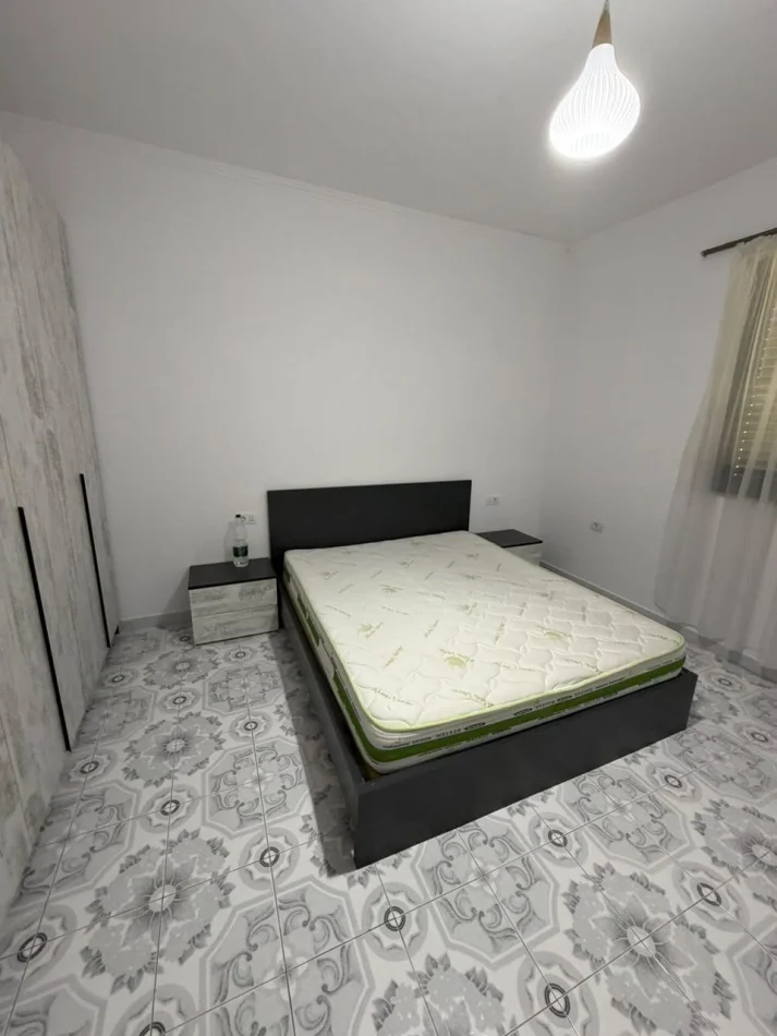 Tirane, jepet me qera apartament 1+1 Kati 1, 65 m² 380 € (Spitali Amerikan 2)