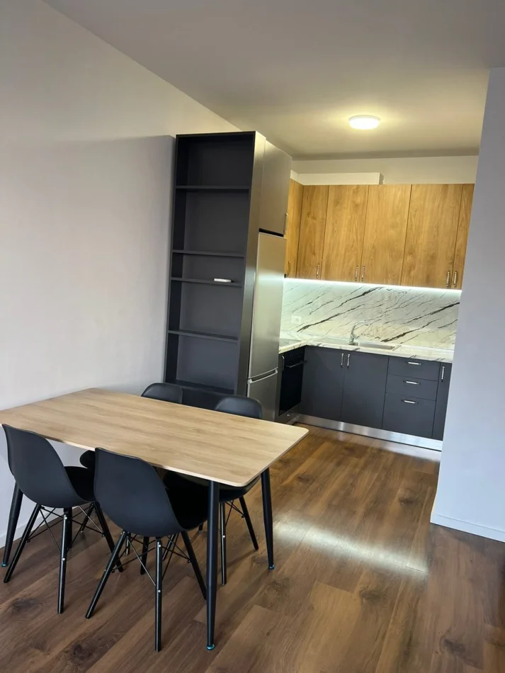 Tirane, jepet me qera apartament 1+1 Kati 3, 70 m² 500 € (Shkolla e Bashkuar)