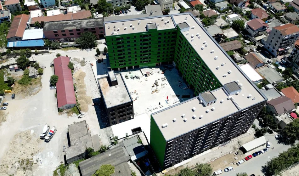 Tirane, jepet me qera apartament 1+1 Kati 2, 400 € (Rruga 5 Maji)