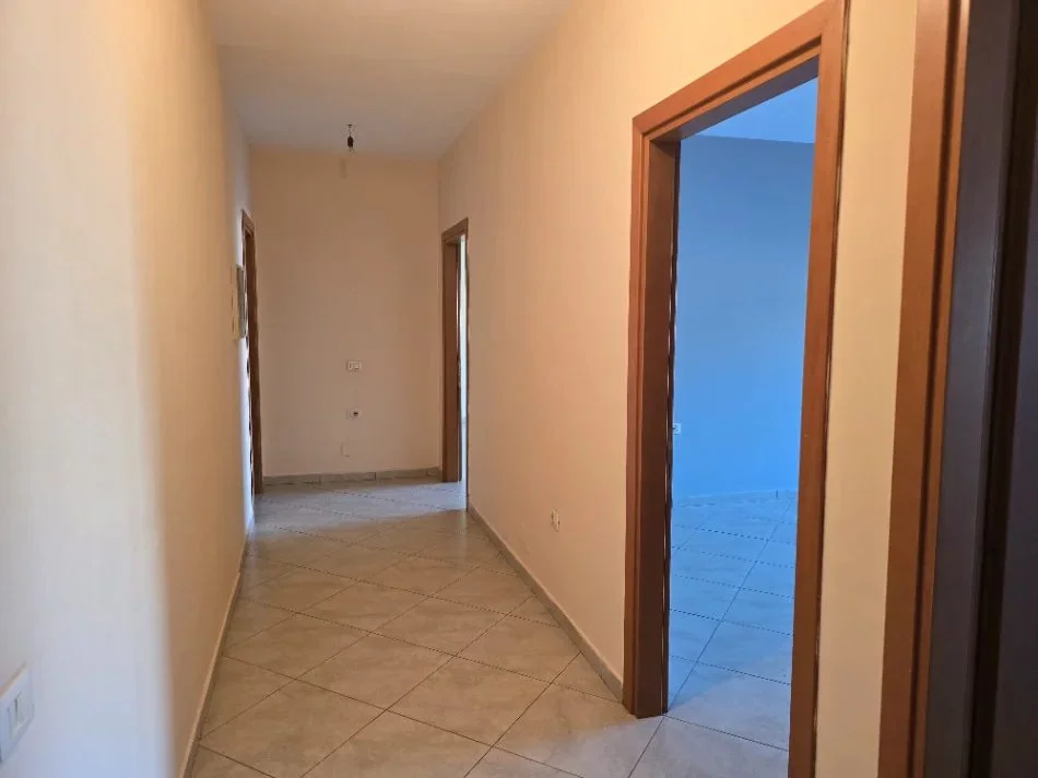 Tirane, jepet me qera apartament 2+1 Kati 3, 120 m² 800 € (Siri Kodra)